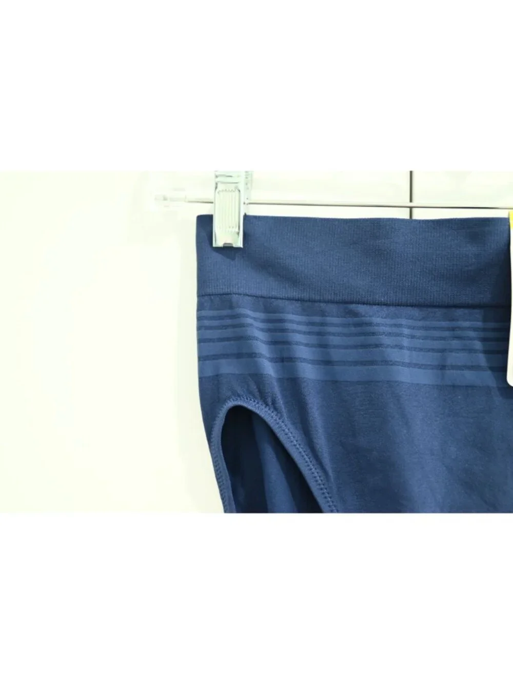NWT Warners No Pinching No Problems Hi-Cut Brief Sz M Navy Seamless RT5501P